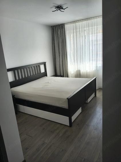 Apartament cu 3 camere decomandat în Tractorul
