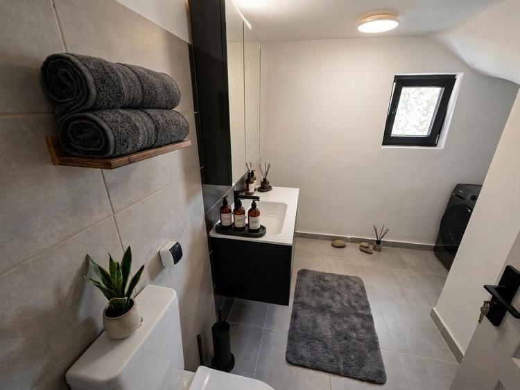 Casă cu 4 camere în Exterior Vest