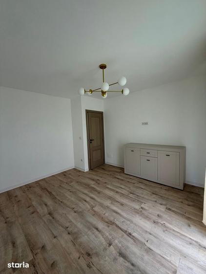 Casă cu 4 camere cu Teren 400 Mp în Central