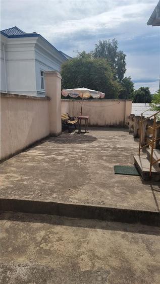 Casă cu 5 camere cu Canalizare în Central