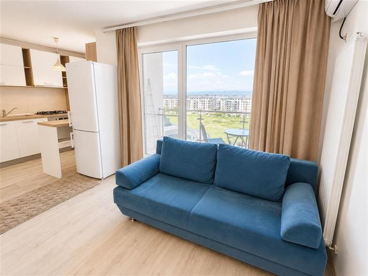 Apartament cu 2 camere semidecomandat, mobilat în Tractorul