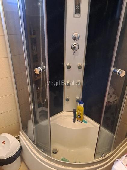 Casa de vanzare cu doua camere baie si bucatarie spait .