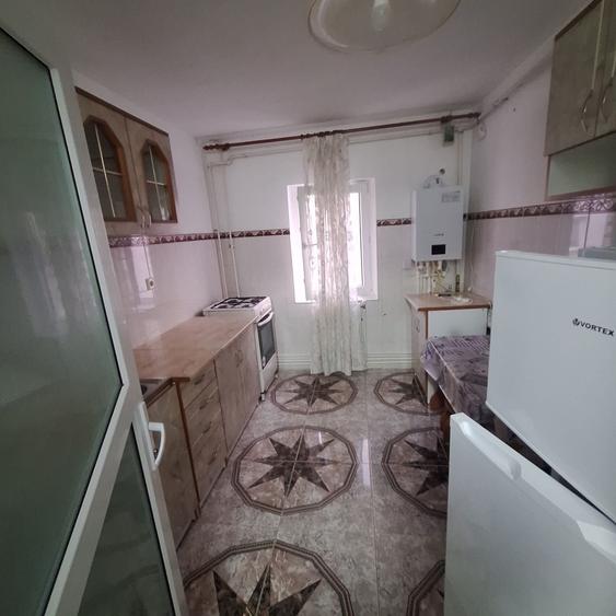 Inchiriez apartament 2 camere - 4