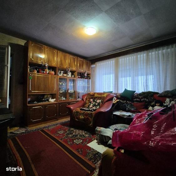 Apartament cu 2 camere decomandat în Polivalentă