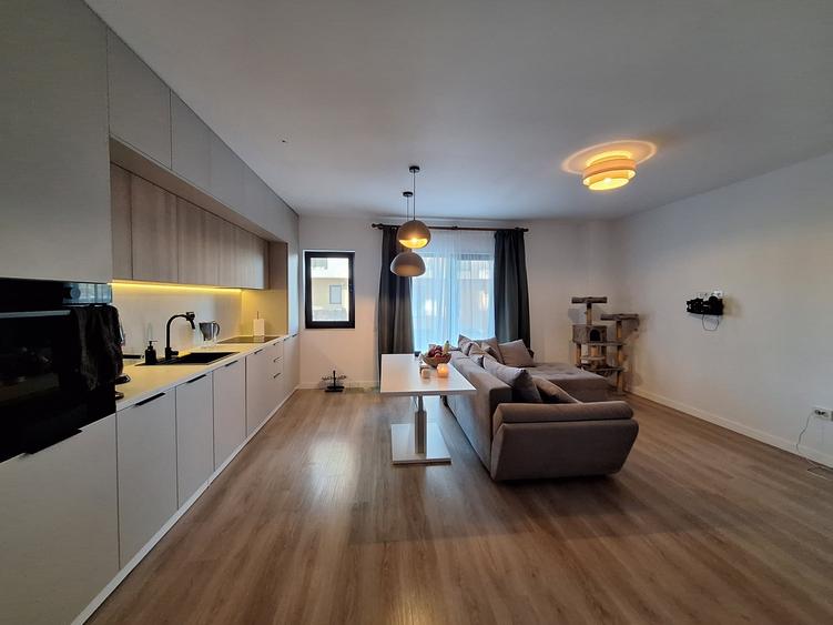 Apartament cu 2 camere semidecomandat, mobilat în Florești