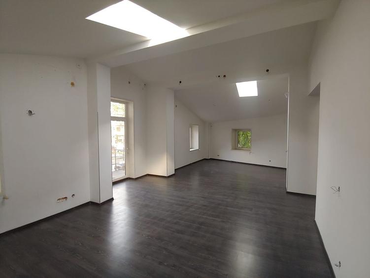 Spațiu comercial, de 300 mp, în Dacia