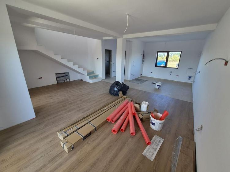 Duplex cu 4 camere cu Canalizare în Urseni