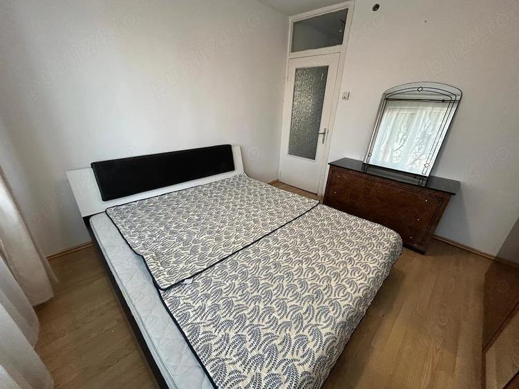 Apartament cu 3 camere decomandat în Tractorul