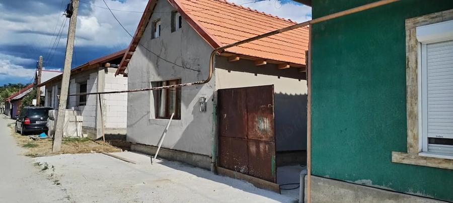 Casă cu 2 camere cu Teren 72 Mp în Obreja