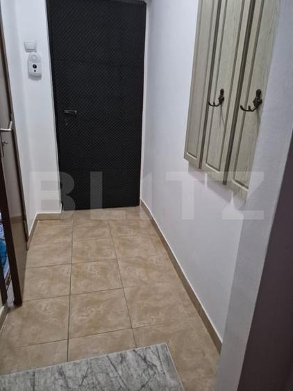 Apartament cu 2 camere semidecomandat, mobilat în Est