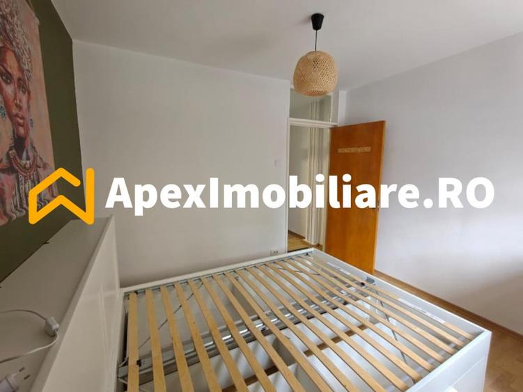 Apartament cu 3 camere semidecomandat în Universitate