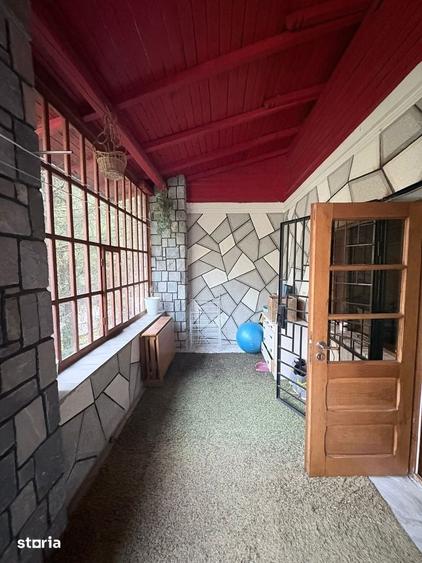 Casă cu 7 camere cu Teren 500 Mp în Platoul Izvor