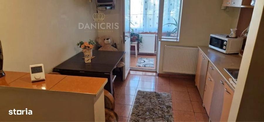 Apartament cu 2 camere decomandat în Km 5