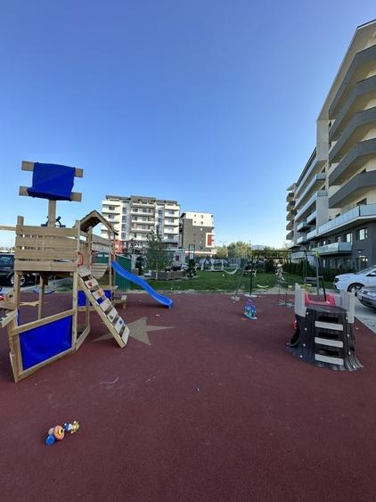 Apartament cu 3 camere decomandat în 13 Decembrie