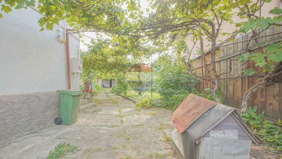 Casă cu 3 camere cu Teren 553 Mp în Central