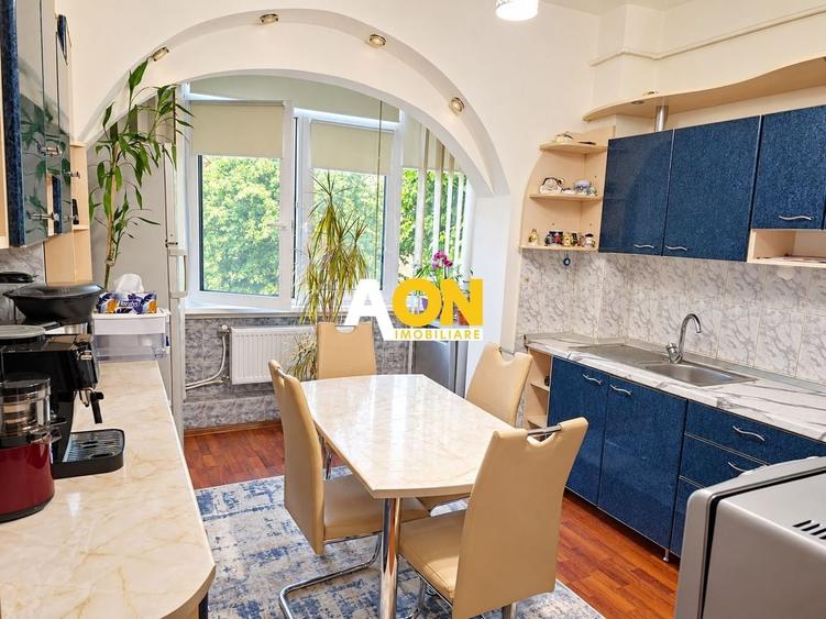 Apartament cu 4 camere decomandat, mobilat în Cetate