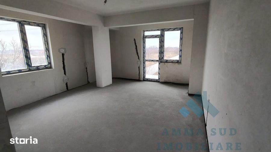 Casă cu 9 camere cu Teren 300 Mp în Central