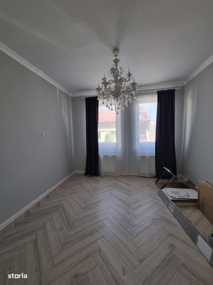 Casă cu 4 camere cu Teren 50 Mp în Obor