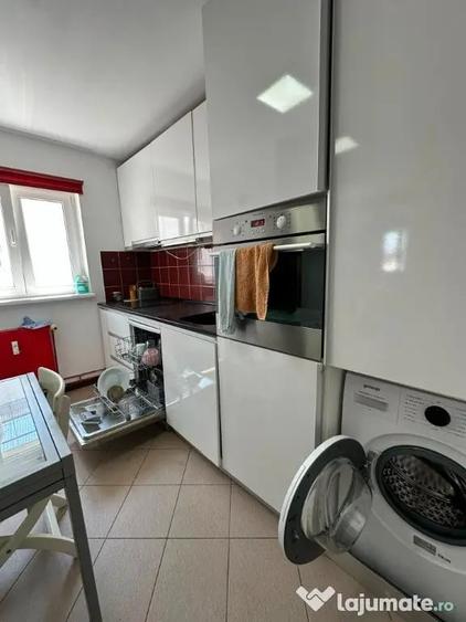 Apartament cu 3 camere decomandat în Tineretului