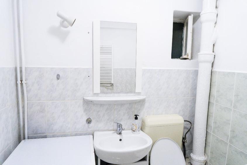 Apartament cu 2 camere, mobilat în Central