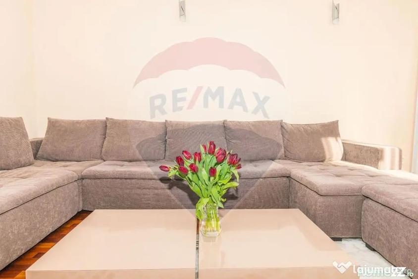 Casă cu 7 camere cu Teren 1071 Mp în Central
