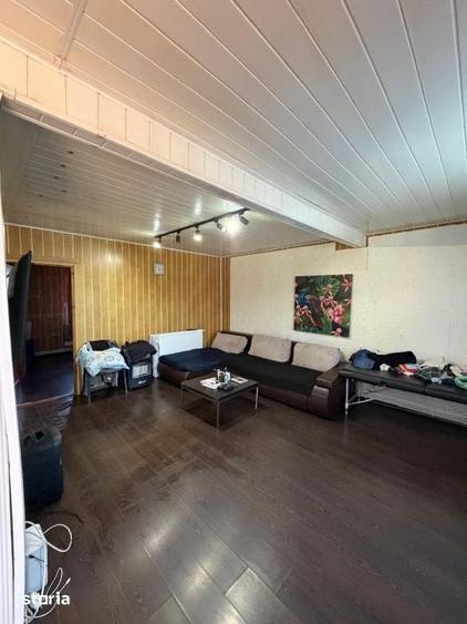 Casă cu 5 camere cu Teren 300 Mp în Bariera Vâlcii