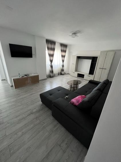 Apartament cu 3 camere decomandat în Ultracentral