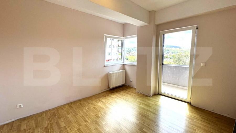 Apartament cu 3 camere decomandat în Independenței