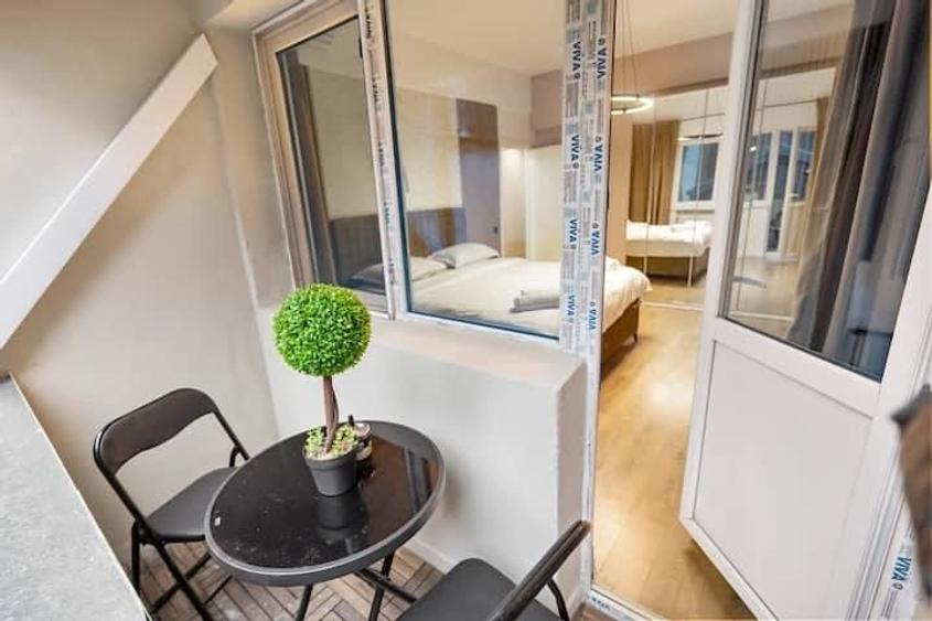 Apartament cu 5 camere decomandat, mobilat în Magheru