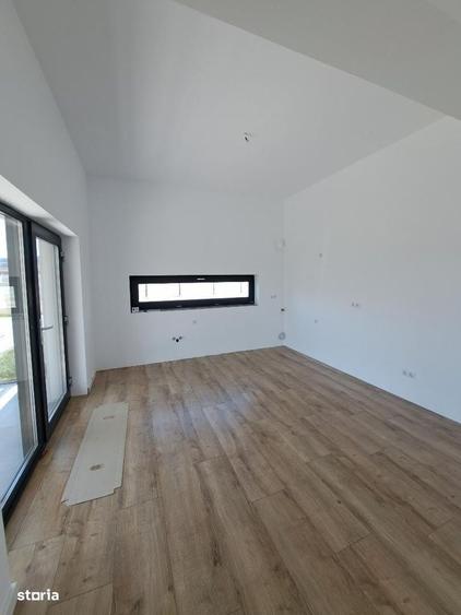 Casă cu 3 camere cu Teren 474 Mp în Micești