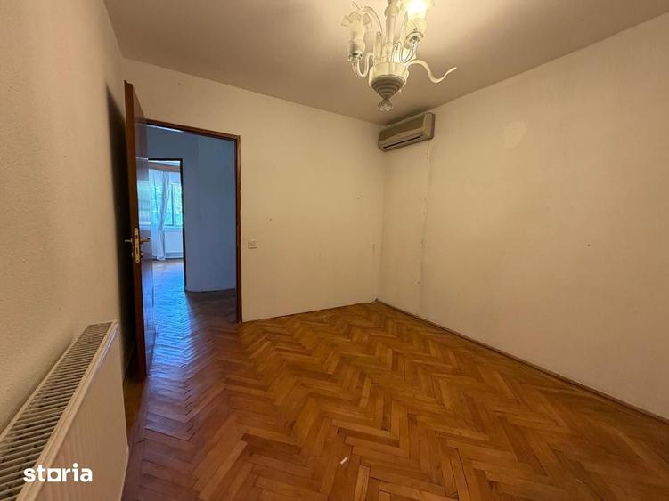 Casă cu 9 camere cu Teren 1500 Mp în Odăi