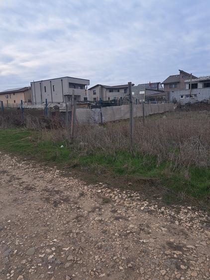 Teren Construcții intravilan de 450 mp, în Lazu