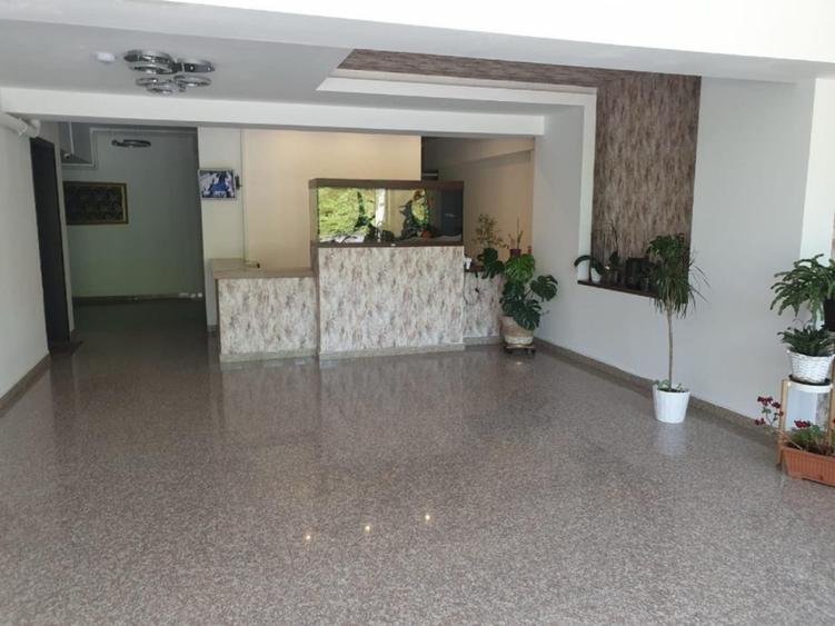 Apartament cu 3 camere semidecomandat, mobilat în Dămăroaia