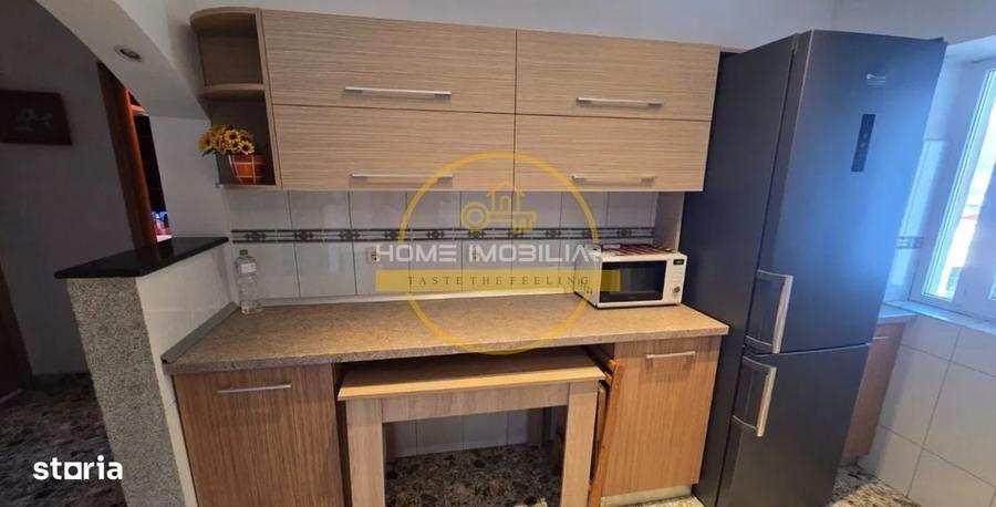 Apartament cu 3 camere decomandat în Nicolina