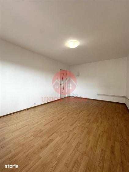 Apartament cu 4 camere decomandat în Km 4