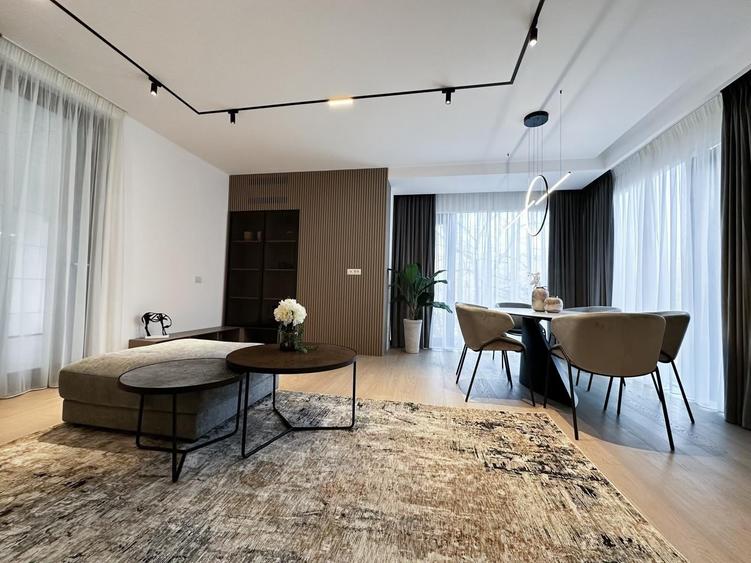 Apartament cu 4 camere semidecomandat în Arcul de Triumf