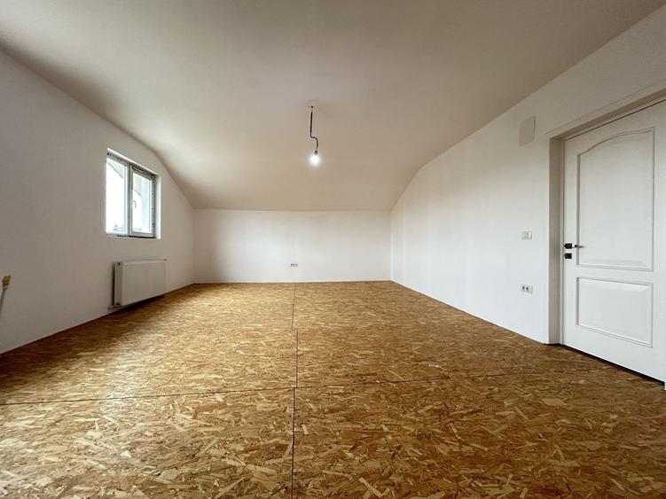 Casă individuală cu 5 camere cu Teren 538 Mp în Pecineaga