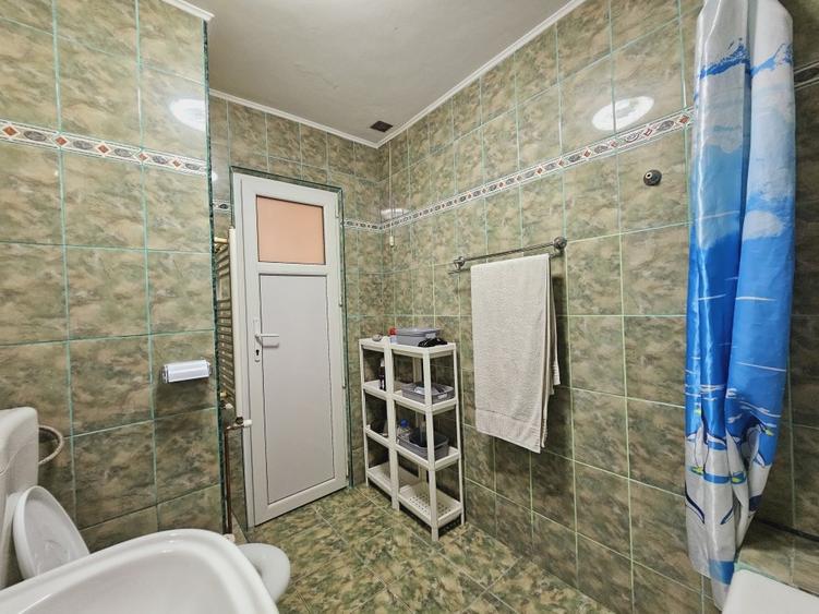 Apartament cu 3 camere semidecomandat, mobilat în Vitan Mall