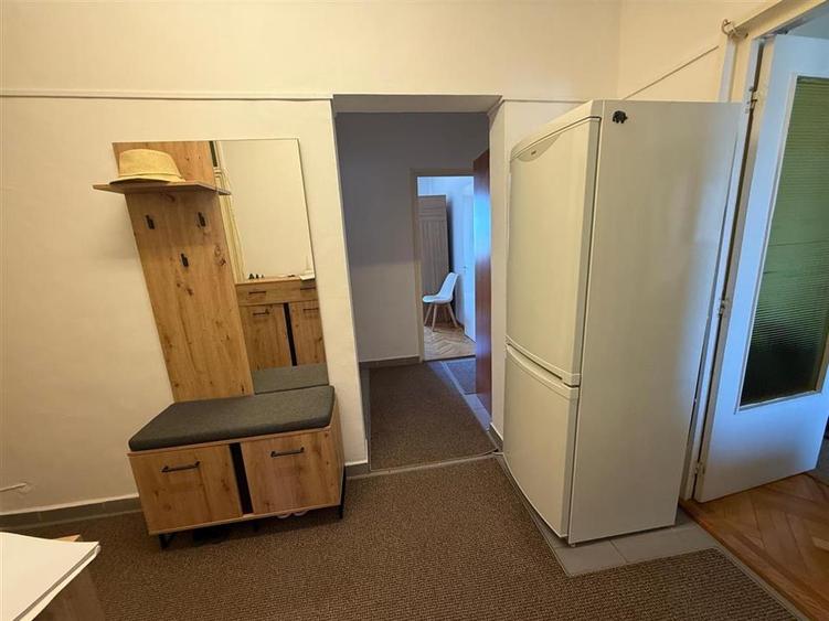 Apartament cu 3 camere decomandat, mobilat în Terezian