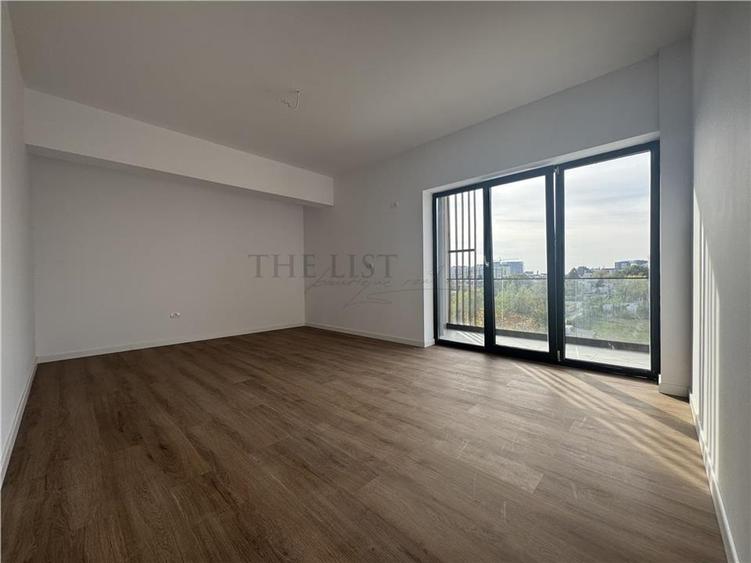 Apartament cu 3 camere semidecomandat în Aviației