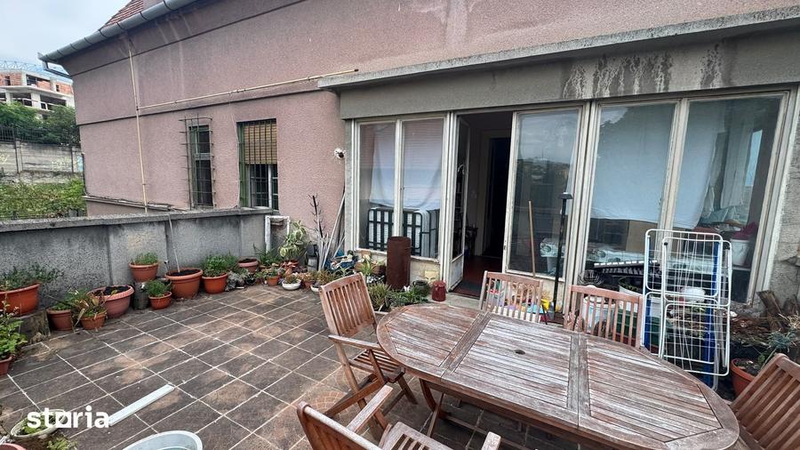 Apartament cu 5 camere în Sub Arini