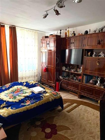 Apartament cu 3 camere decomandat în Lipovei
