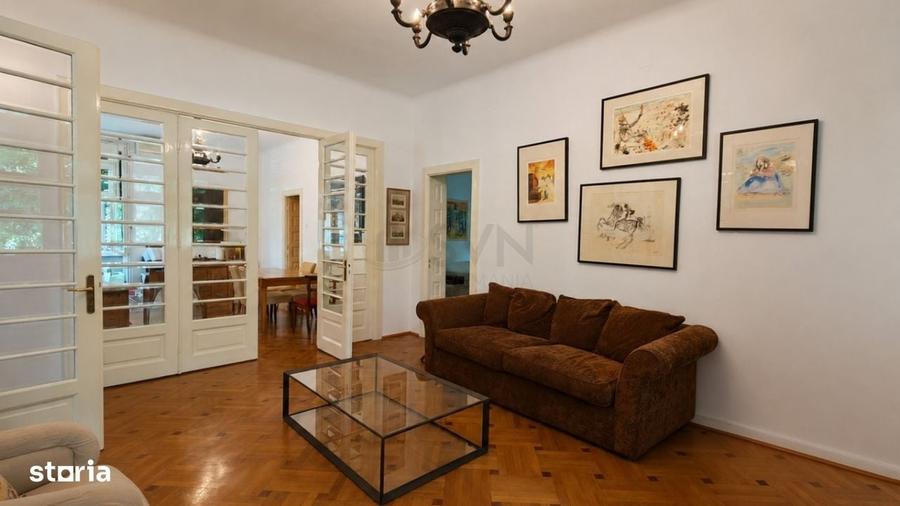 Apartament cu 4 camere semidecomandat în Dorobanți