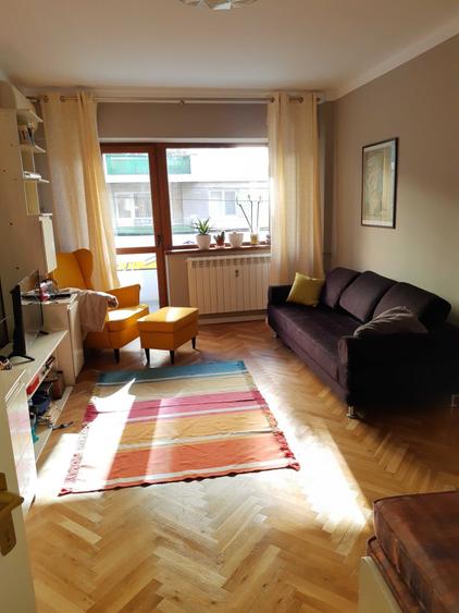 Apartament cu 3 camere semidecomandat, mobilat în Central