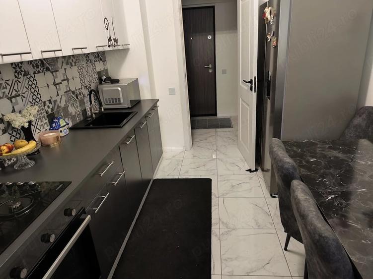 Apartament cu 3 camere decomandat în Berceni