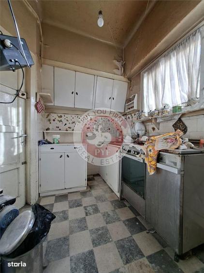 Apartament cu 5 camere semidecomandat în Victoriei