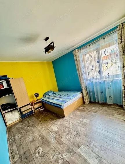 Duplex cu 7 camere cu Garaj în Florești