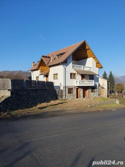 Casă cu 7 camere cu Teren 1362 Mp în Malu cu Flori