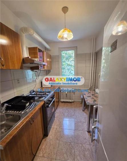 Apartament cu 2 camere semidecomandat, mobilat în Berceni