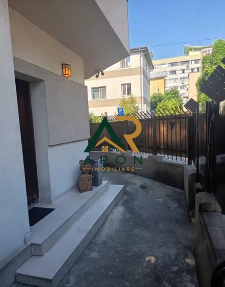 Casă individuală cu 6 camere cu Teren 150 Mp în Tineretului